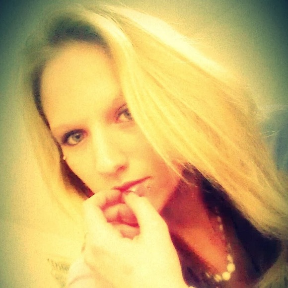 Meet your Posher, Sarah - Picture 1 of 1